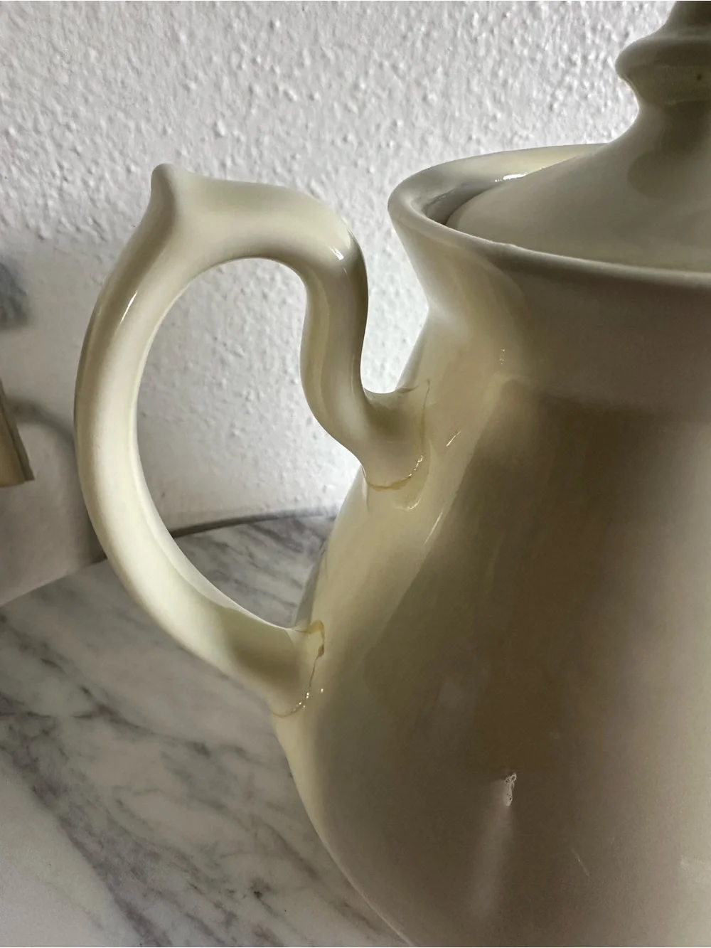 Vintage Hall 6 Cup Teapot - USA Pale Yellow Philadelphia Style. Glued Handle.